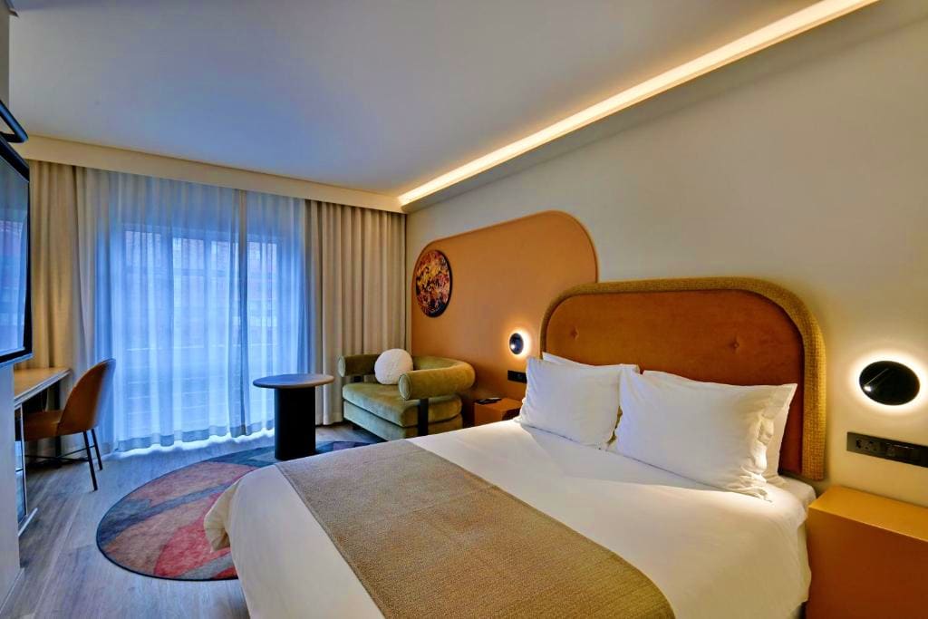 4* City Lodge Hotel Victoria & Alfred Waterfront or similar